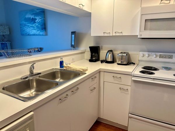 Holmes Beach 2 Bedroom Vacation Condo Walk to Beach