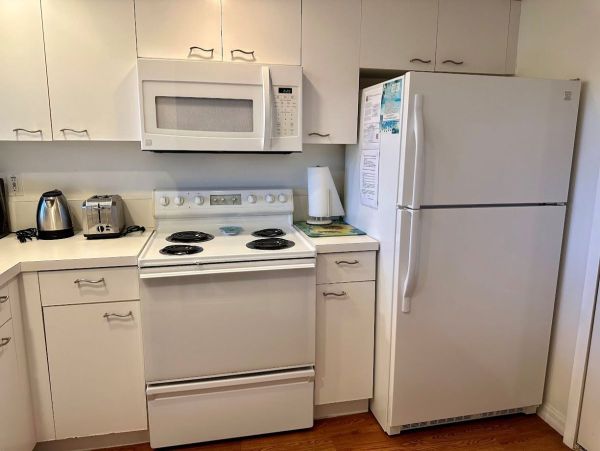 Holmes Beach 2 Bedroom Vacation Condo Walk to Beach