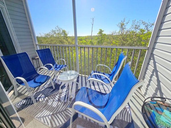 Holmes Beach 2 Bedroom Vacation Condo Walk to Beach