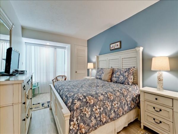Direct Beachfront Condo Rental on Anna Maria Island Sleeps 6