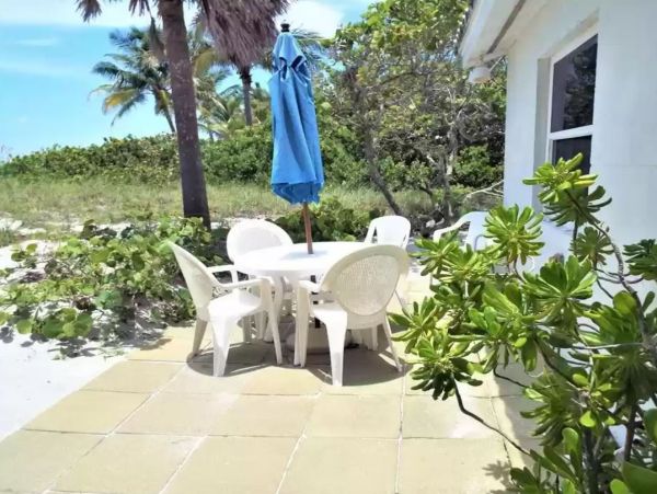Three Bedroom Beachfront Vacation Home on Longboat Key