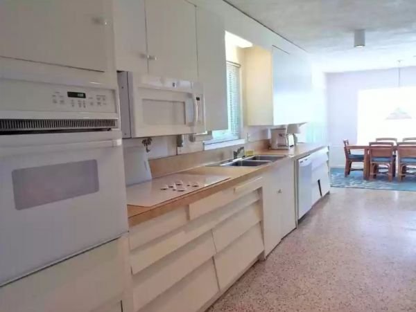 Three Bedroom Beachfront Vacation Home on Longboat Key