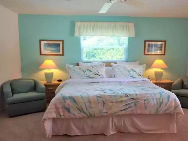 Three Bedroom Beachfront Vacation Home on Longboat Key