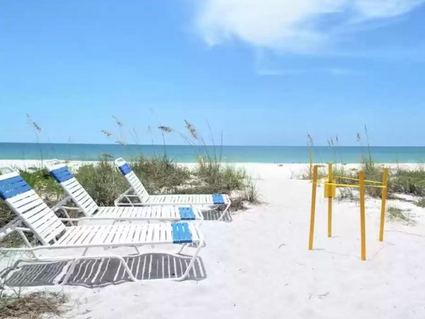 Three Bedroom Beachfront Vacation Home on Longboat Key
