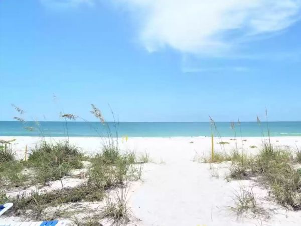 Three Bedroom Beachfront Vacation Home on Longboat Key