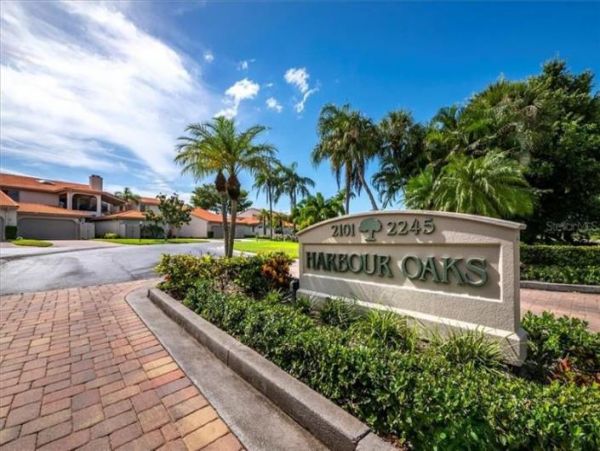 Harbour Oaks Luxury REntal with Bay Isles Beach Club access