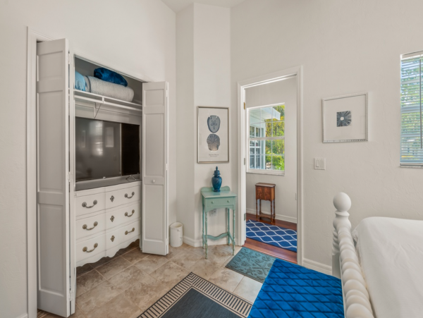 Beautiful 4 Bedroom Coastal Home with Pool in Anna Maria Island