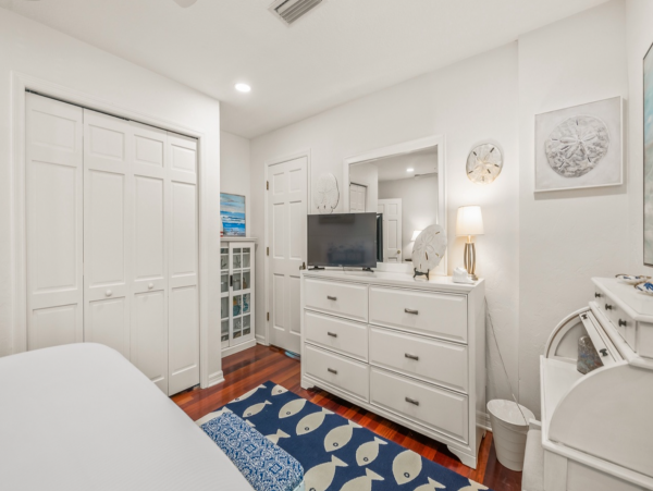 Beautiful 4 Bedroom Coastal Home with Pool in Anna Maria Island