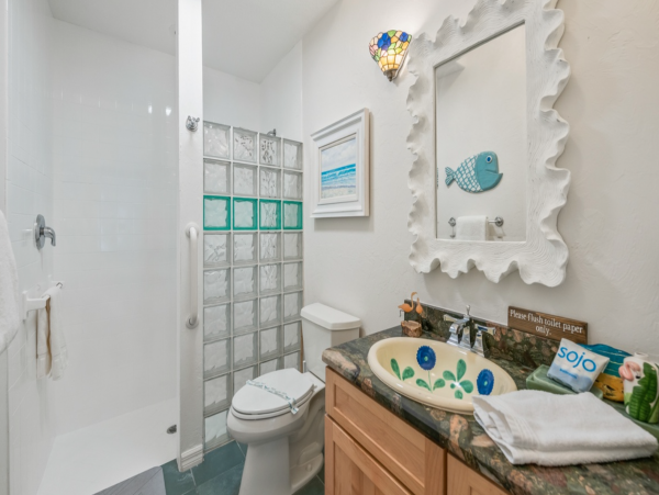 Beautiful 4 Bedroom Coastal Home with Pool in Anna Maria Island
