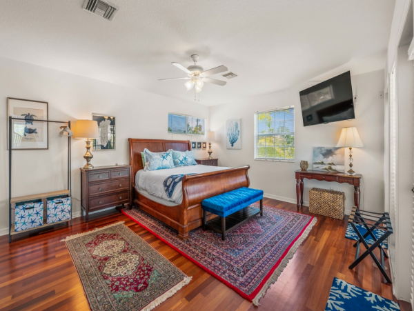 Beautiful 4 Bedroom Coastal Home with Pool in Anna Maria Island