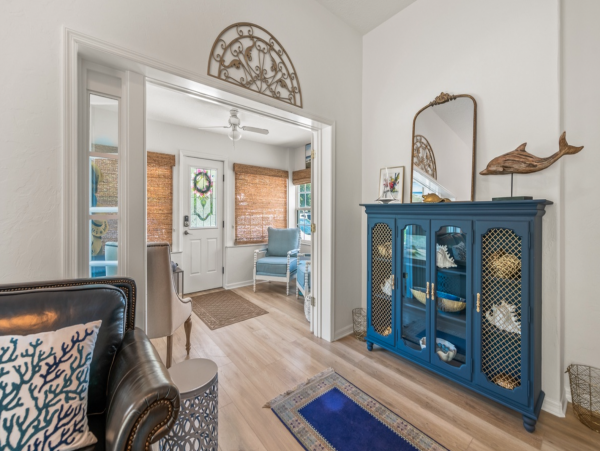 Beautiful 4 Bedroom Coastal Home with Pool in Anna Maria Island