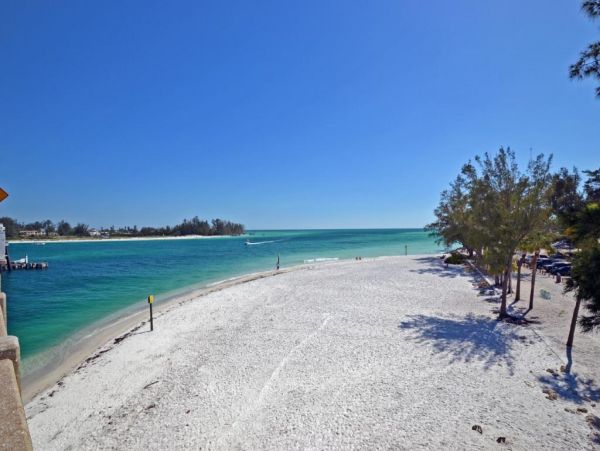 Anna Maria 5 Bedroom Rental Sleeps 12 Guests - Gulf Views