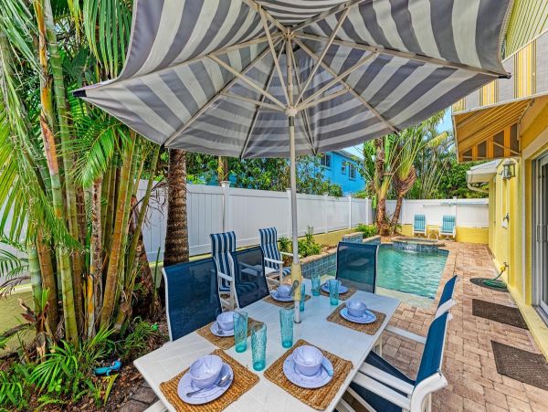 Anna Maria 5 Bedroom Rental Sleeps 12 Guests - Gulf Views