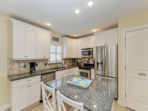 Anna Maria 5 Bedroom Rental Sleeps 12 Guests - Gulf Views
