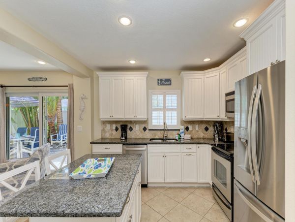 Anna Maria 5 Bedroom Rental Sleeps 12 Guests - Gulf Views