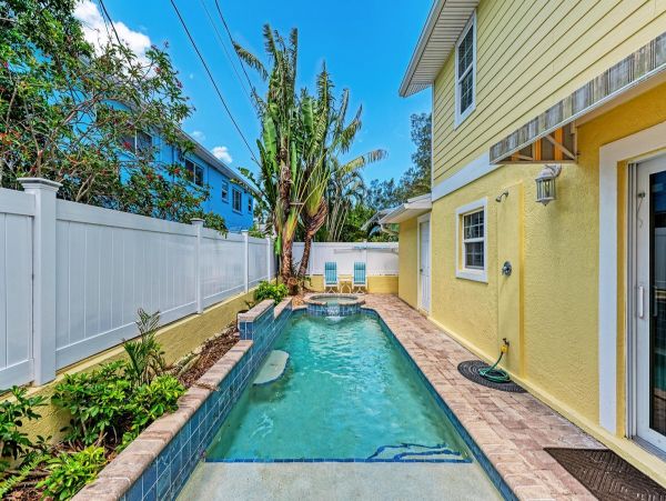 Anna Maria 5 Bedroom Rental Sleeps 12 Guests - Gulf Views