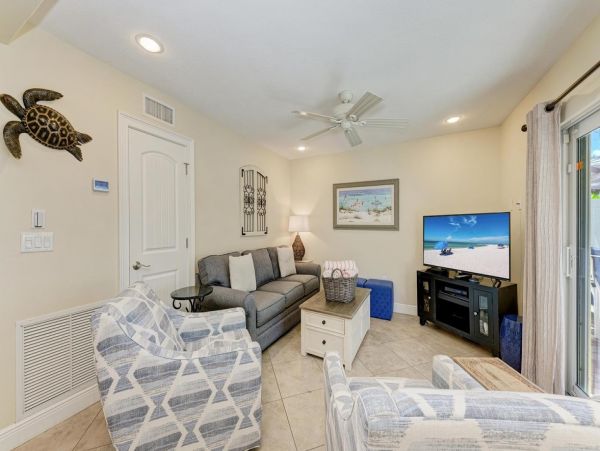 Anna Maria 5 Bedroom Rental Sleeps 12 Guests - Gulf Views