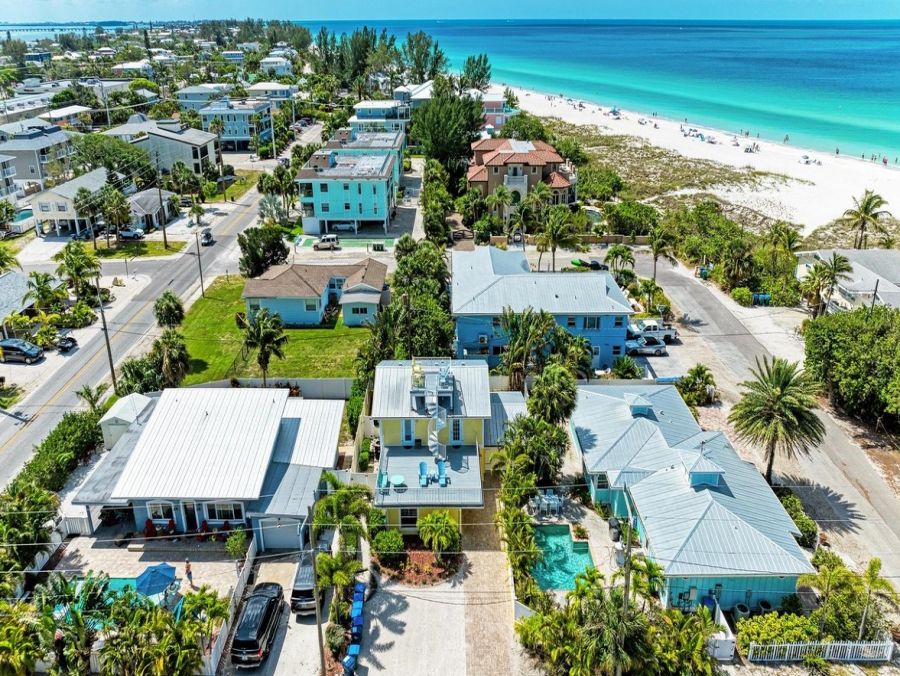 Anna Maria 5 Bedroom Rental Sleeps 12 Guests - Gulf Views