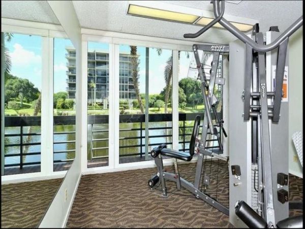 Great Value Two Bedroom Condo on Longboat Key Sleeps Four