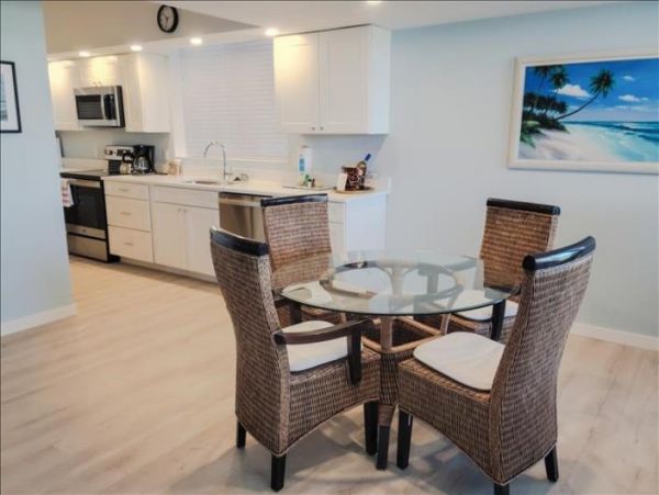 Great Value Two Bedroom Condo on Longboat Key Sleeps Four