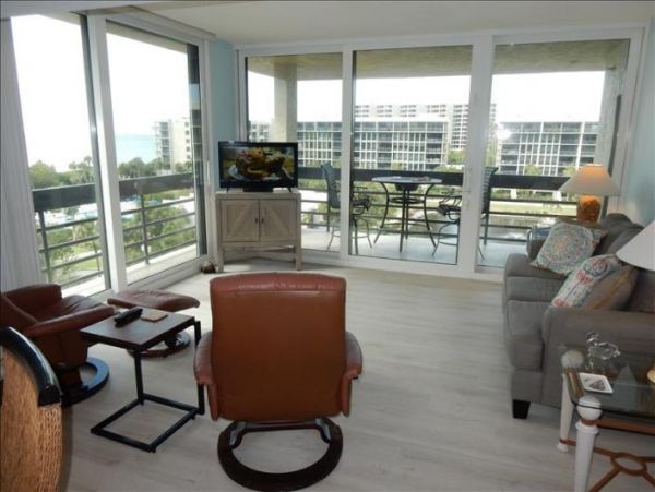 Great Value Two Bedroom Condo on Longboat Key Sleeps Four