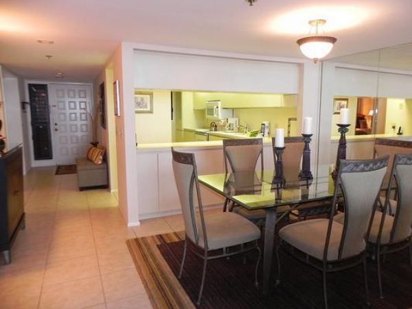 Longboat Key Vacation Condo on the Beach Great Pool