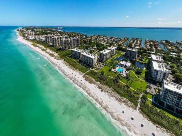 Longboat Key Vacation Condo on the Beach Great Pool