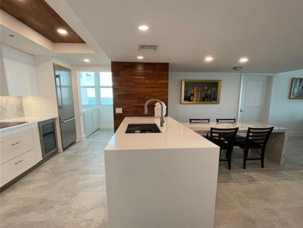 Luxury Beachfront Longboat Key Vacation Rental Condo