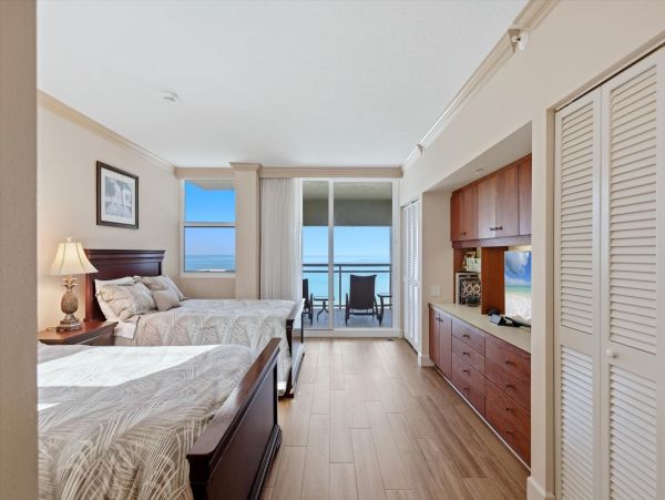 Longboat Key Beachfront Vacation Rental - Gulf Coast Condo