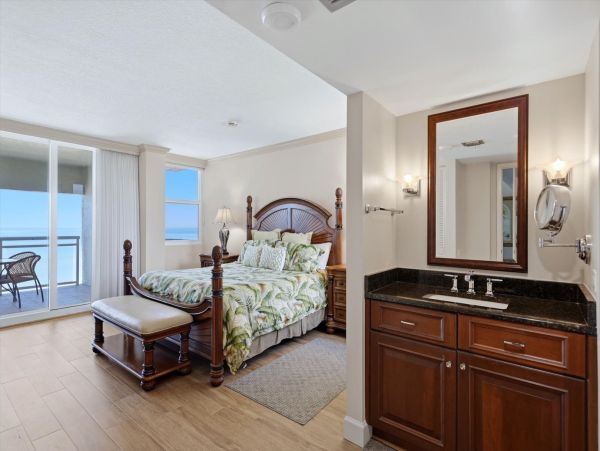 Longboat Key Beachfront Vacation Rental - Gulf Coast Condo
