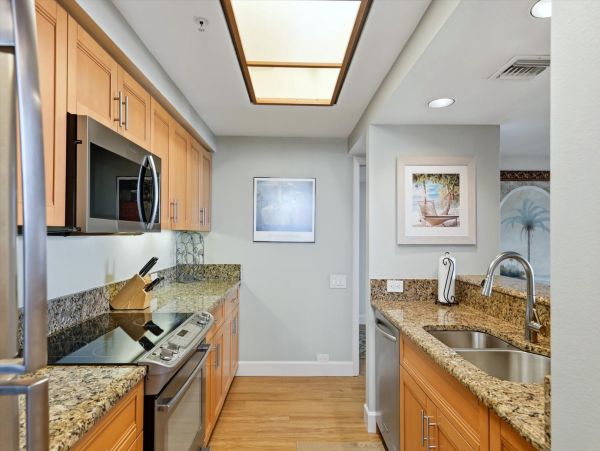 Longboat Key Beachfront Vacation Rental - Gulf Coast Condo