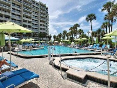 Community pool & hot tub