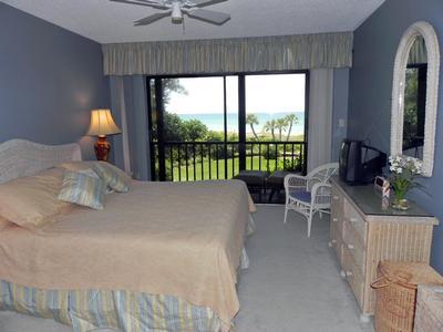 Master bedroom with king bed Master bedroom with king bed