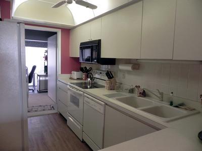 Full-size kitchen Full-size kitchen