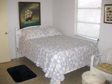 Bedroom 3 with queen & two twin beds