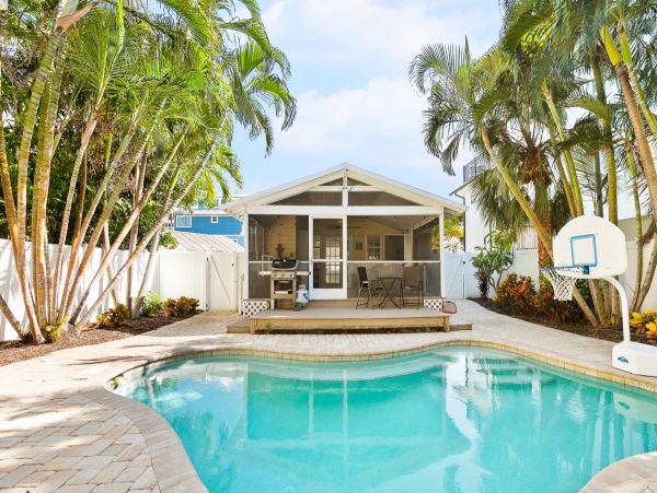 Anna Maria Island Vacation Rental – Bradenton Beach Cottage