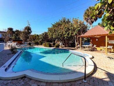 HOLMES BEACH 2 BEDROOM GROUND FLOOR CONDO