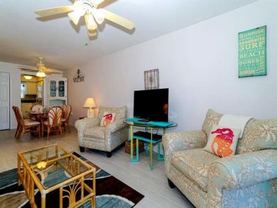 HOLMES BEACH 2 BEDROOM GROUND FLOOR CONDO