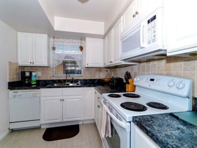 HOLMES BEACH 2 BEDROOM GROUND FLOOR CONDO