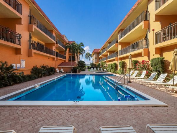 Anna Maria Island Holmes Beach Condo 7160