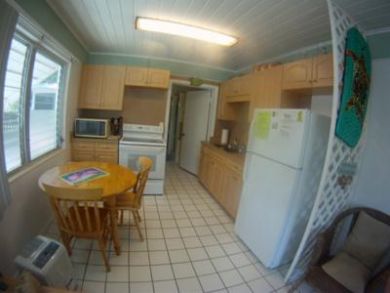 Kitchen & Dining Area
