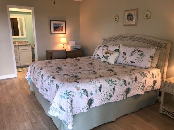 Holmes Beach 2 Bedroom Vacation Rental Condo Water Views
