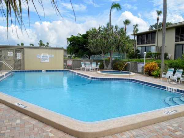 Holmes Beach 2 Bedroom Vacation Rental Condo Water Views