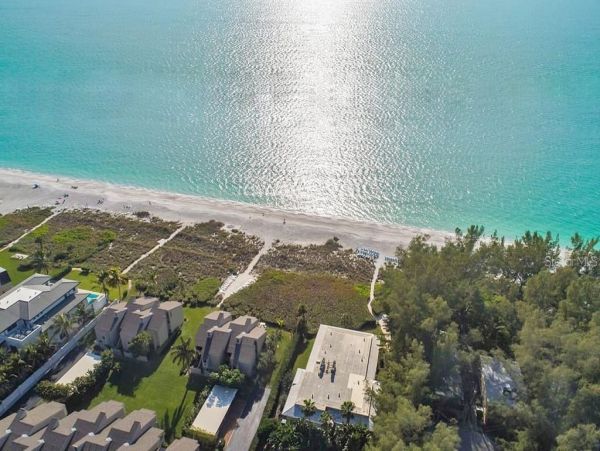 Short Walk to Beach Two Bedroom Longboat Key Vacation Condo