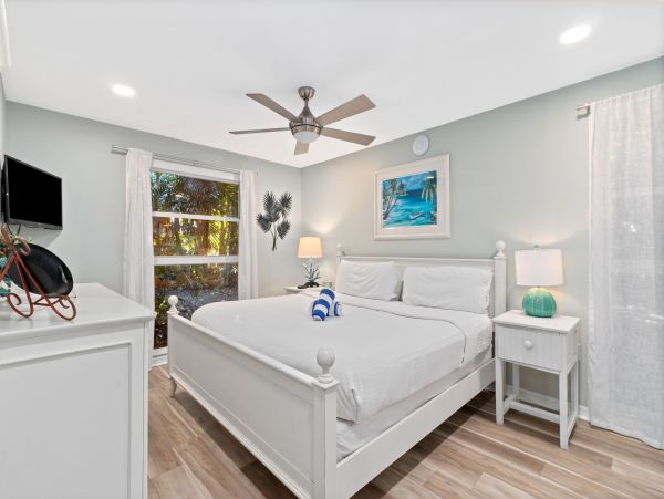 Short Walk to Beach Longboat Key Vacation Condo One Bedroom