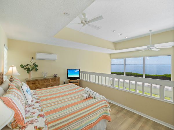Longboat Key Vacation Villa - Bayfront Rental with Private Beach Access