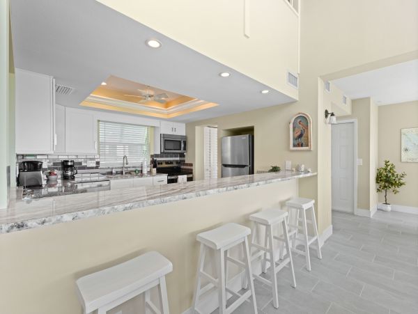 Longboat Key Vacation Villa - Bayfront Rental with Private Beach Access
