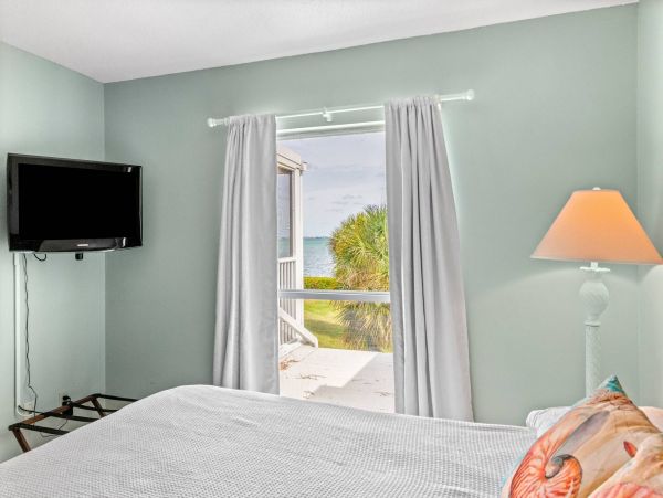 One Bedroom Vacation Rental on Longboat Key with Views