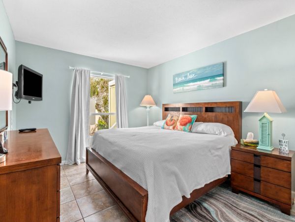 One Bedroom Vacation Rental on Longboat Key with Views