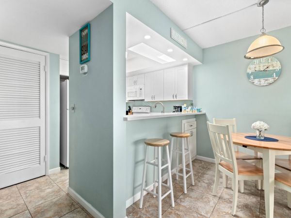 One Bedroom Vacation Rental on Longboat Key with Views